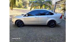 FORD - FOCUS - 2010/2011 - Prata - R$ 38.000,00
