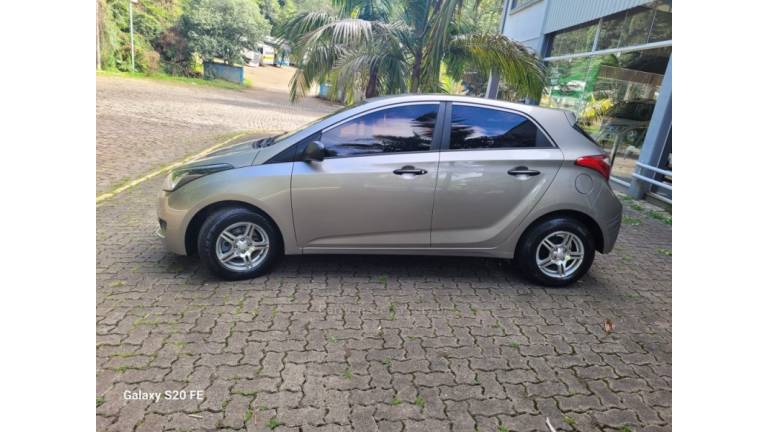 HYUNDAI - HB20 - 2017/2017 - Prata - R$ 48.000,00