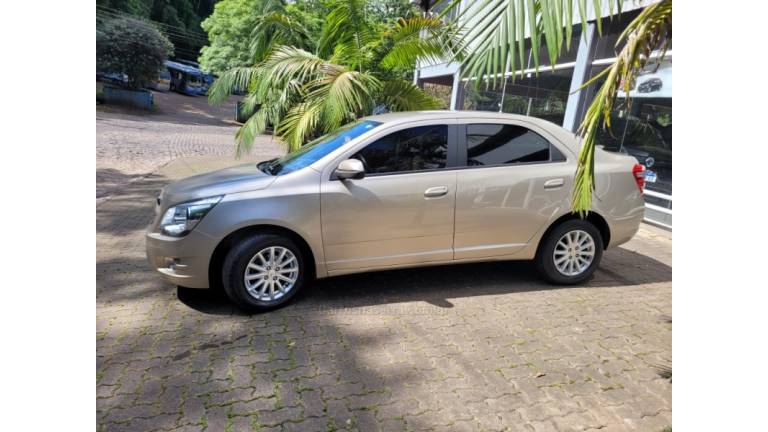 CHEVROLET - COBALT - 2014/2015 - Bege - R$ 43.000,00