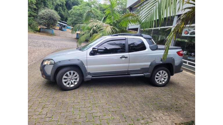 FIAT - STRADA - 2013/2014 - Prata - R$ 61.000,00