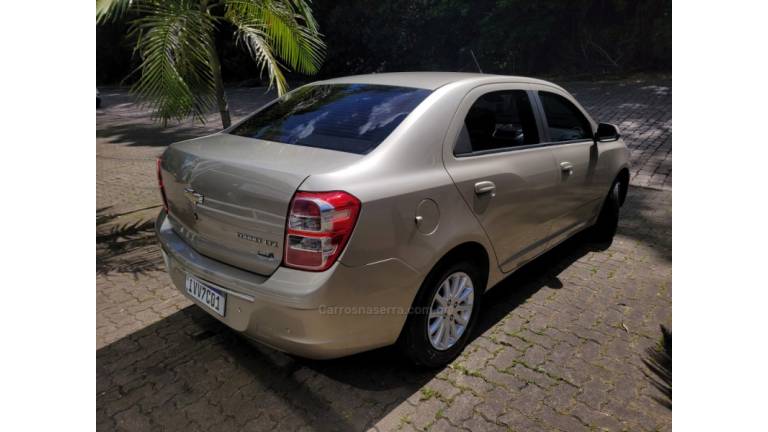 CHEVROLET - COBALT - 2014/2015 - Bege - R$ 43.000,00