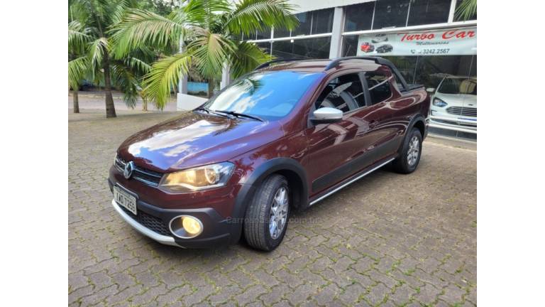 VOLKSWAGEN - SAVEIRO - 2014/2015 - Vermelha - R$ 72.000,00