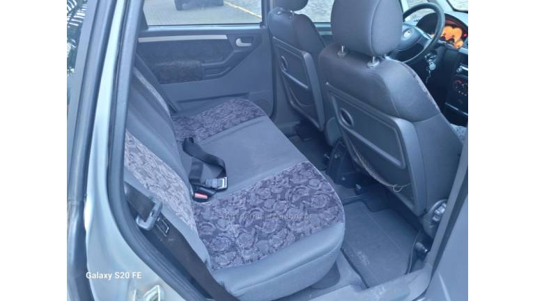 CHEVROLET - MERIVA - 2004/2004 - Bege - R$ 20.000,00