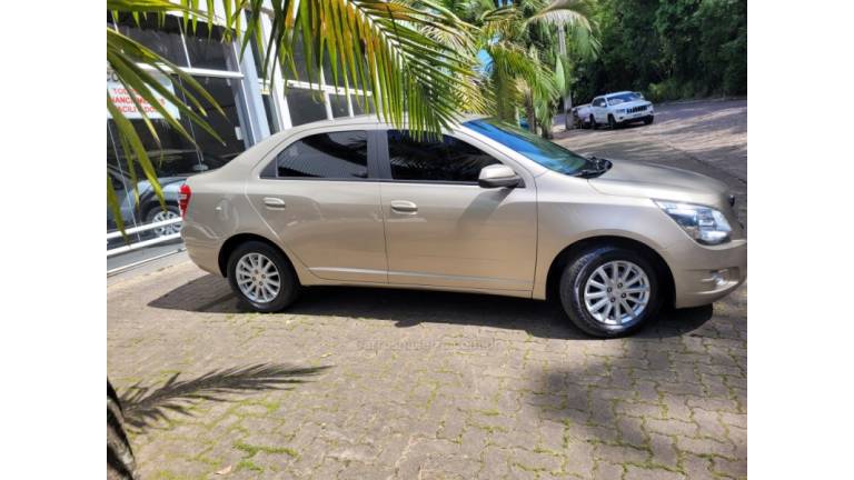 CHEVROLET - COBALT - 2014/2015 - Bege - R$ 43.000,00