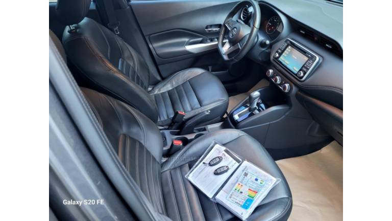 NISSAN - KICKS - 2017/2018 - Cinza - R$ 80.000,00