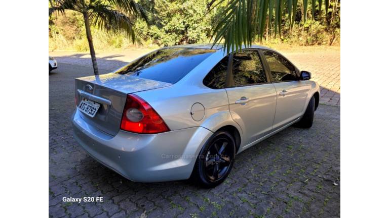FORD - FOCUS - 2010/2011 - Prata - R$ 38.000,00
