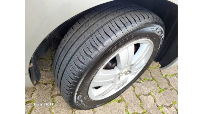 TOYOTA - FIELDER - 2006/2006 - Prata - R$ 40.000,00
