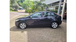 FORD - FOCUS - 2011/2012 - Preta - R$ 43.000,00