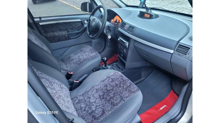 CHEVROLET - MERIVA - 2004/2004 - Bege - R$ 20.000,00