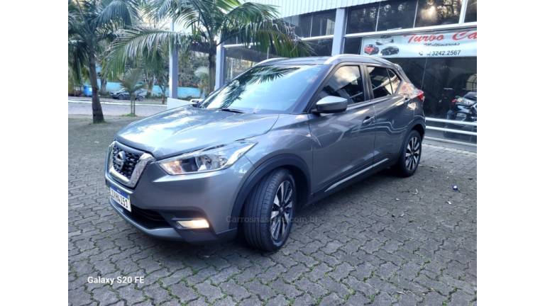 NISSAN - KICKS - 2017/2018 - Cinza - R$ 80.000,00