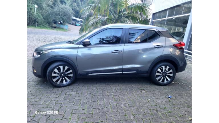 NISSAN - KICKS - 2017/2018 - Cinza - R$ 80.000,00