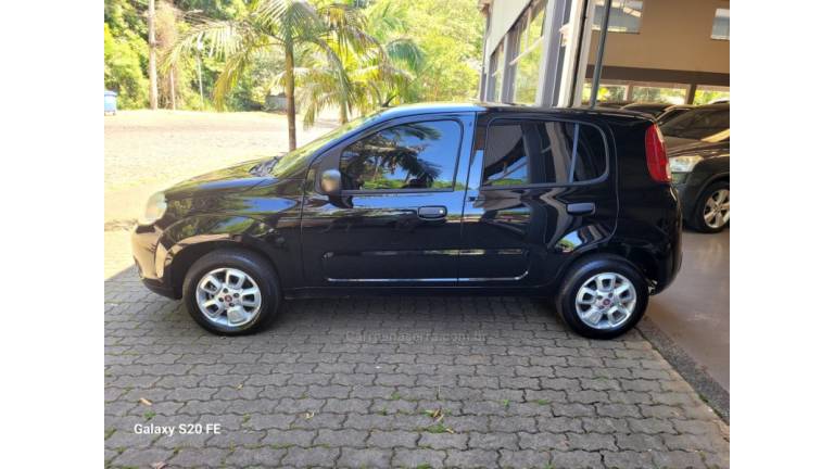 FIAT - UNO - 2015/2015 - Preta - R$ 32.000,00