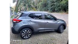 NISSAN - KICKS - 2017/2018 - Cinza - R$ 80.000,00