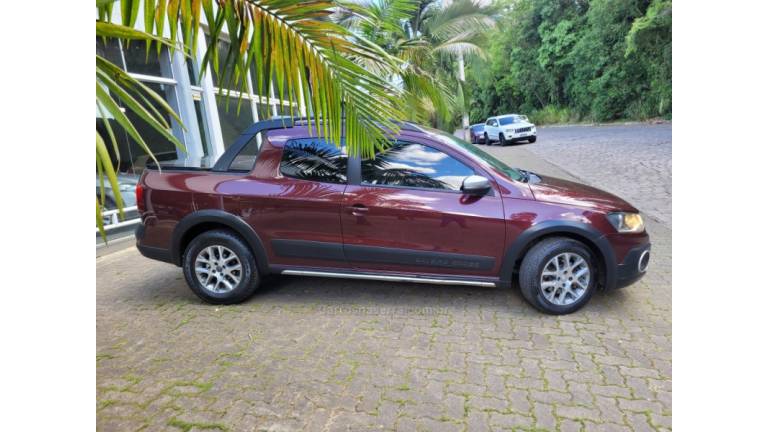 VOLKSWAGEN - SAVEIRO - 2014/2015 - Vermelha - R$ 72.000,00