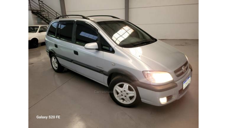 CHEVROLET - ZAFIRA - 2007/2008 - Prata - R$ 30.000,00