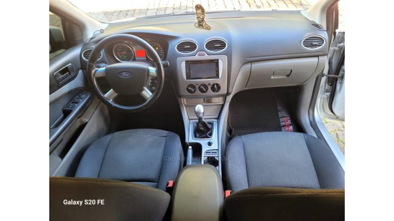 FORD - FOCUS - 2010/2011 - Prata - R$ 38.000,00