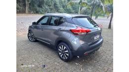 NISSAN - KICKS - 2017/2018 - Cinza - R$ 80.000,00