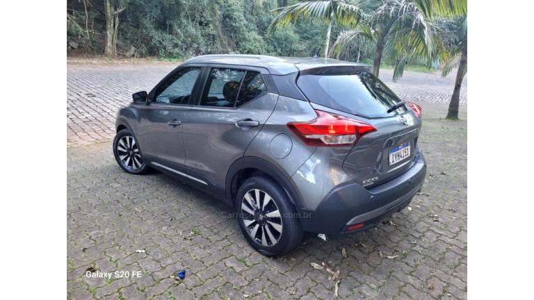 NISSAN - KICKS - 2017/2018 - Cinza - R$ 80.000,00