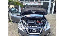 NISSAN - KICKS - 2017/2018 - Cinza - R$ 80.000,00