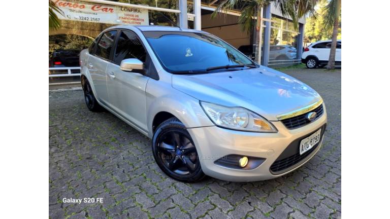 FORD - FOCUS - 2010/2011 - Prata - R$ 38.000,00