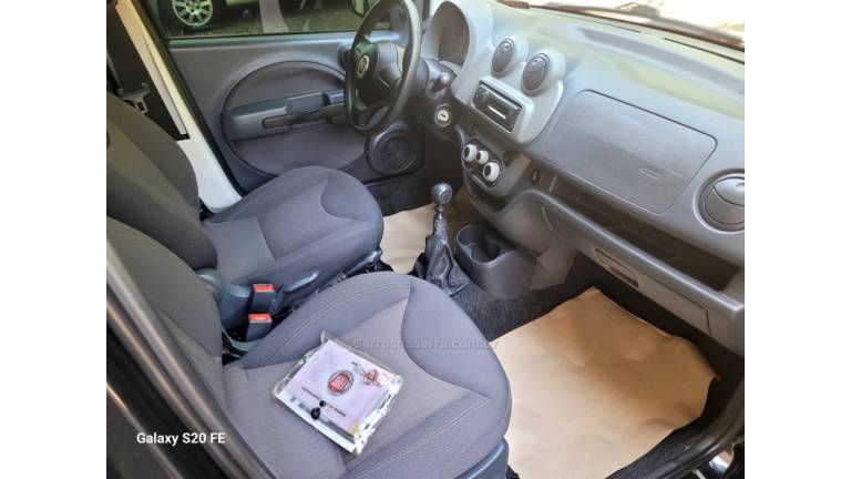 FIAT - UNO - 2015/2015 - Preta - R$ 32.000,00