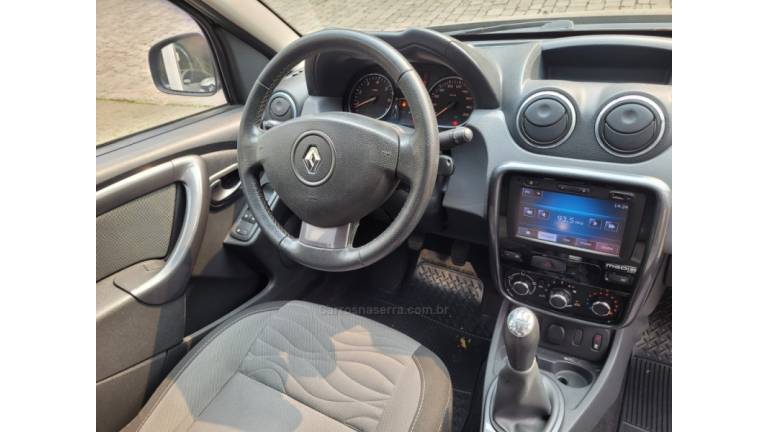 RENAULT - DUSTER - 2015/2015 - Preta - R$ 55.000,00