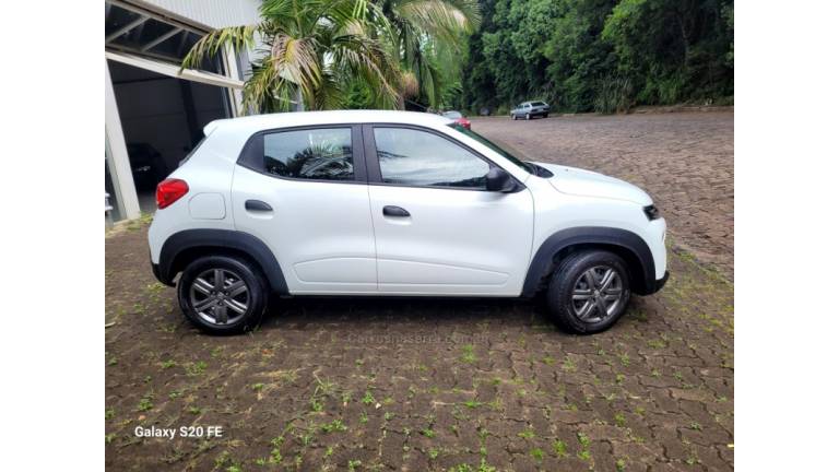 RENAULT - KWID - 2022/2023 - Branca - R$ 52.000,00