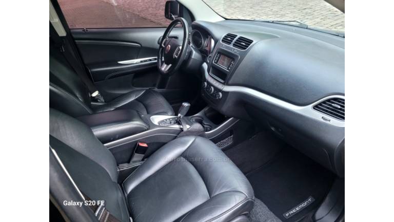 FIAT - FREEMONT - 2012/2012 - Preta - R$ 50.000,00