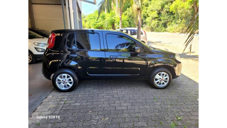 FIAT - UNO - 2015/2015 - Preta - R$ 32.000,00